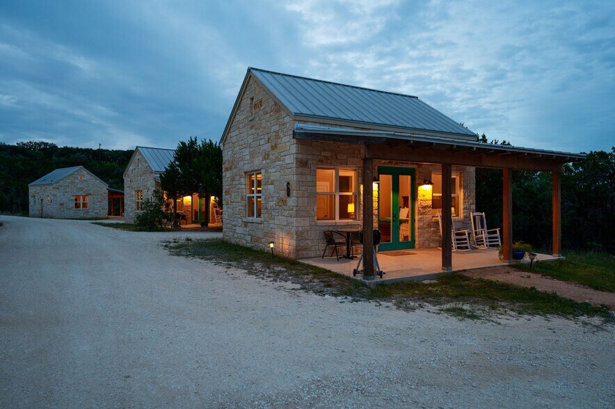 More Photos Of 7400 McGregor Ln, Dripping Springs Hotel For Sale