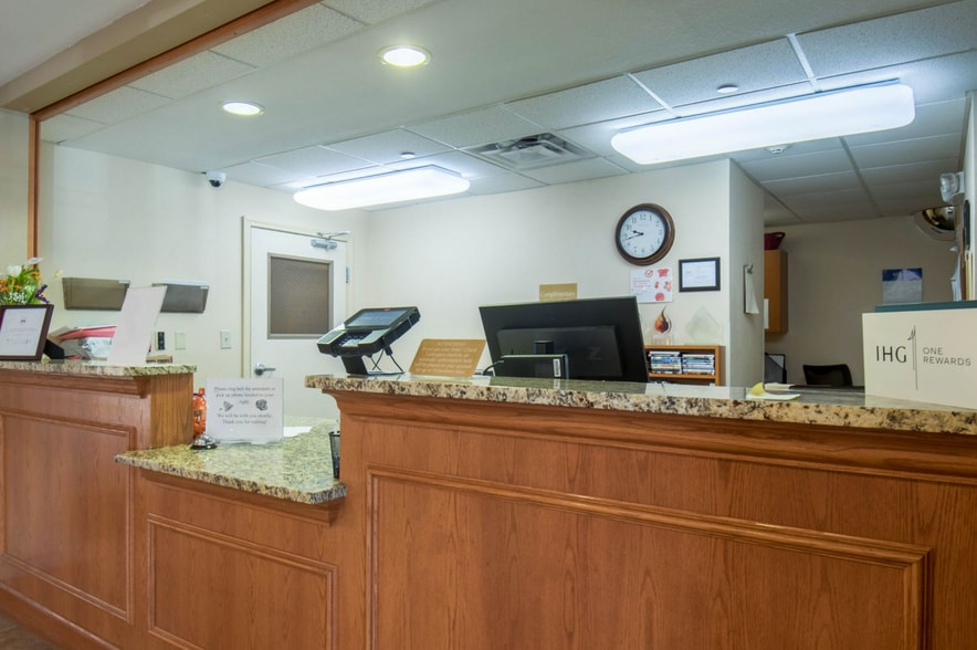 More Photos Of 233 Grand Valley Way, Parachute Hotel For Sale