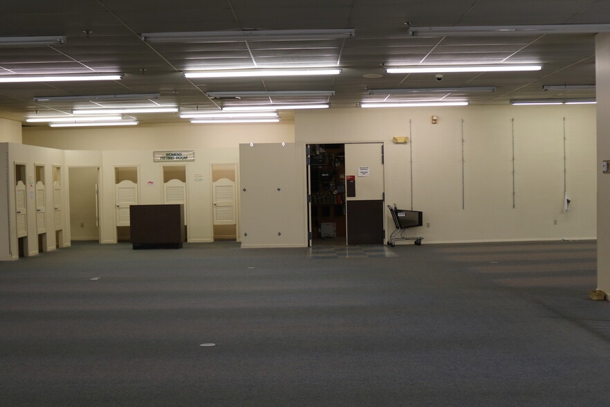 More Photos Of 6600 N Tryon St, Charlotte General Retail For Sale