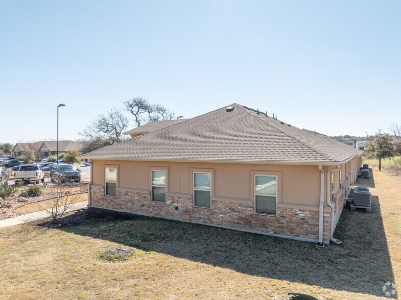 More Photos Of 1464 E Whitestone Blvd, Cedar Park Office For Lease