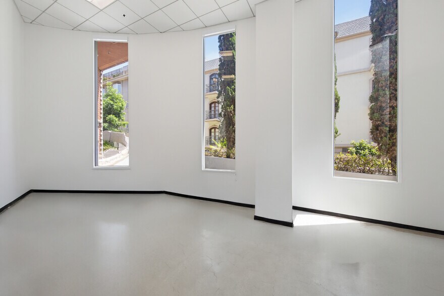 More Photos Of 350 S Beverly Dr, Beverly Hills Office For Lease