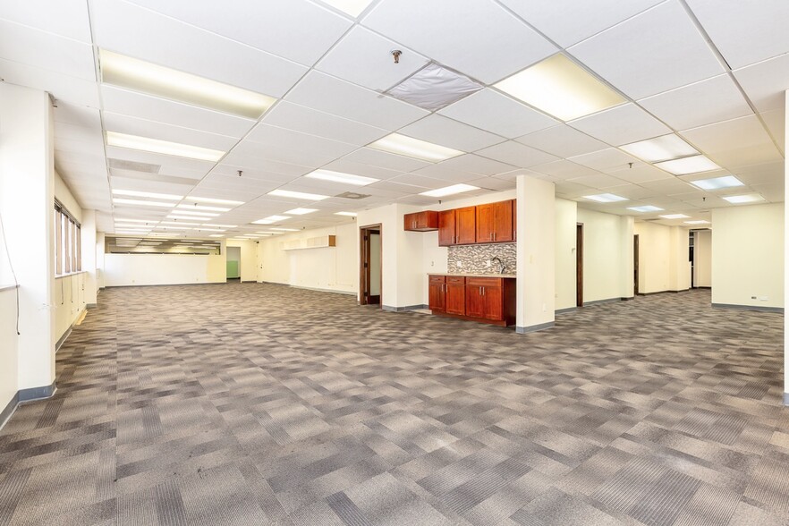 More Photos Of 1580 Makaloa St, Honolulu Office For Lease