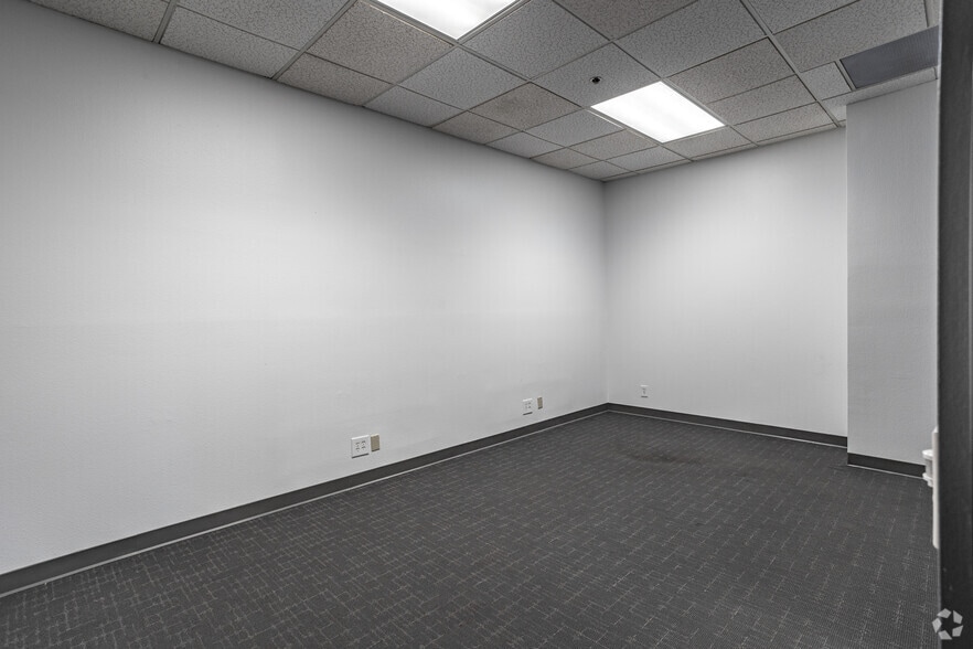 More Photos Of 15707 Rockfield Blvd, Irvine Office For Lease