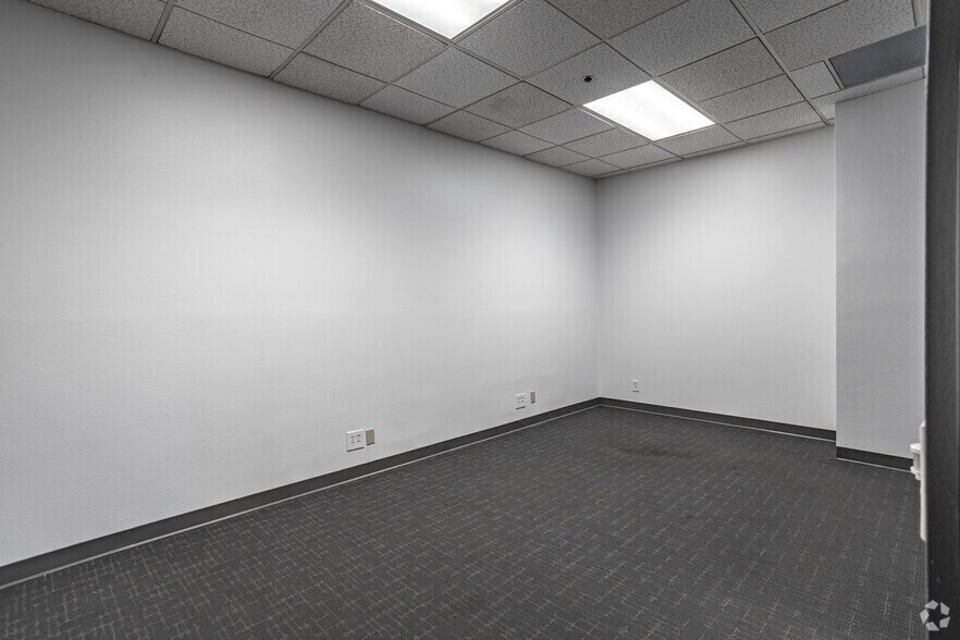 More Photos Of 15707 Rockfield Blvd, Irvine Office For Lease