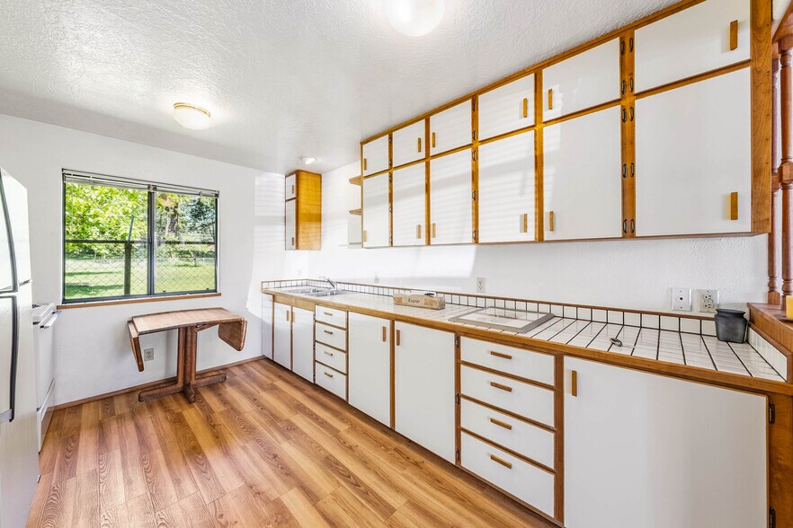 More Photos Of 542 Pacific Ave, Brookings Multifamily For Sale
