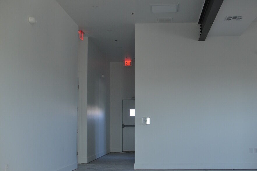 More Photos Of 330 Wonder World Dr, San Marcos Loft Creative Space For Sale