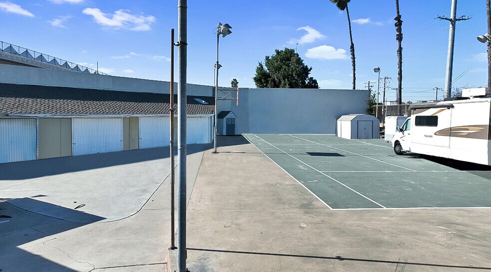 More Photos Of 7736 Sugar Dr, Huntington Beach Apartments For Sale