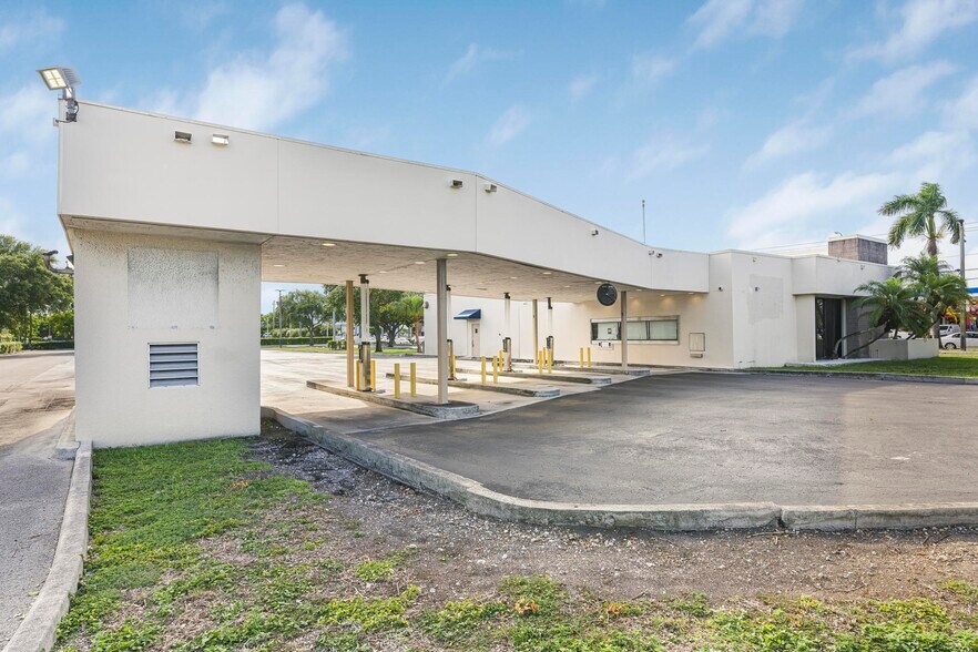 More Photos Of 1750 NE 8th St, Homestead Bank For Sale