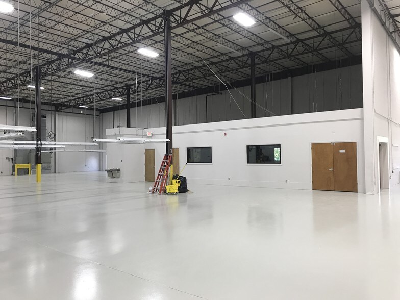 More Photos Of 822 James Record Rd, Huntsville Warehouse For Lease