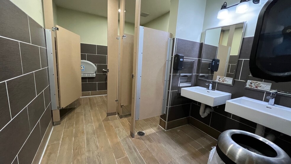 More Photos Of 6200 College Dr, Suffolk General Retail For Lease