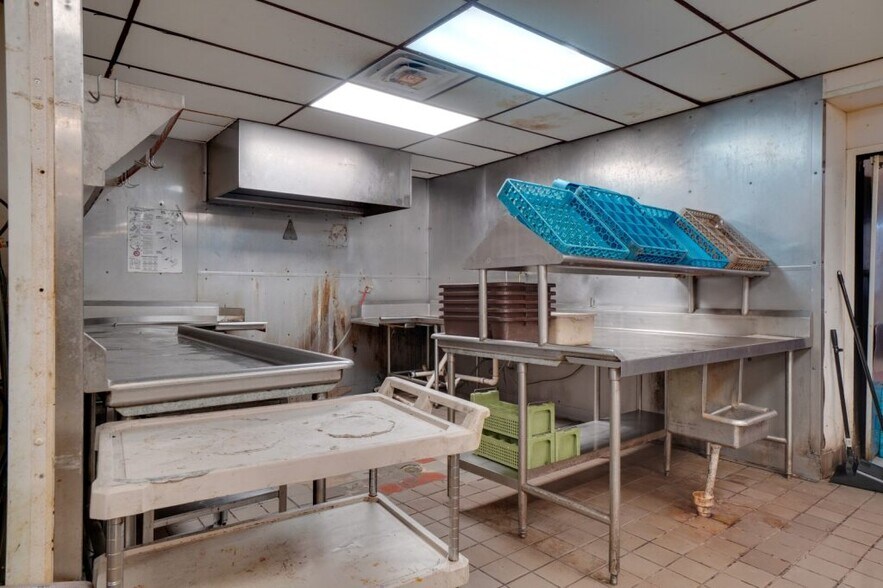 More Photos Of 2103 N Broadway, Poteau General Retail For Sale