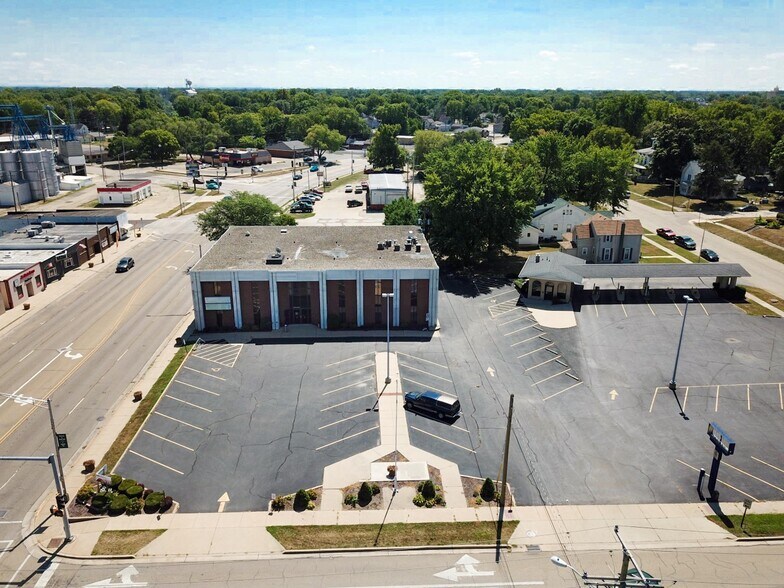 More Photos Of 300 First Ave, Rock Falls Bank For Lease