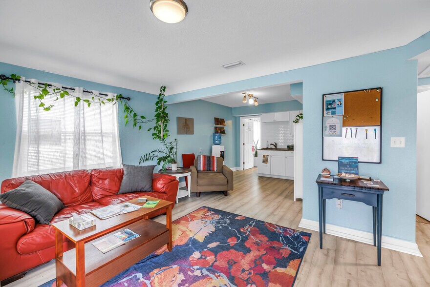 More Photos Of 559 49th St S, Saint Petersburg Storefront For Lease