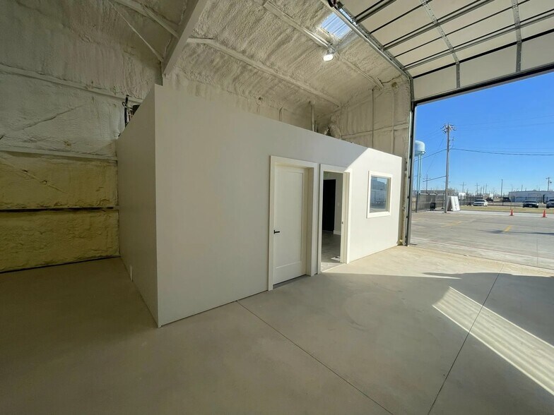 More Photos Of 411 N Williams St, Amarillo Warehouse For Lease