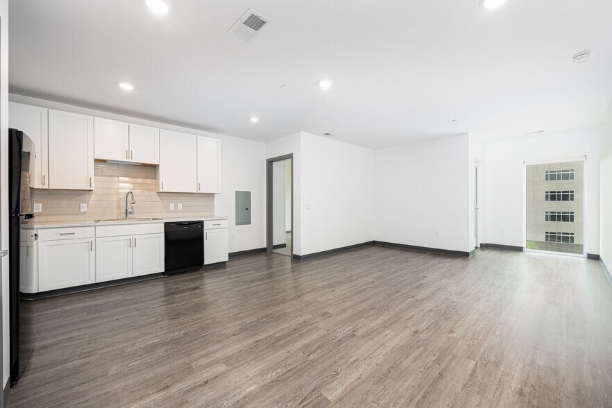 More Photos Of 366 E Broad St, Columbus Apartments For Lease