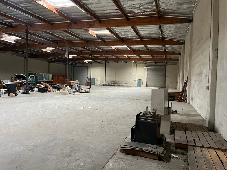 More Photos Of 440 E Walnut Ave, Fullerton Warehouse For Lease