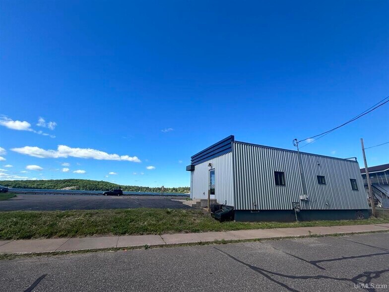 More Photos Of 109 W US 41 Hwy, Negaunee Office For Lease
