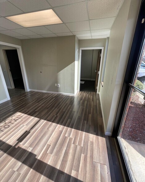 More Photos Of 6020 Parkway North Dr, Cumming Light Distribution For Lease