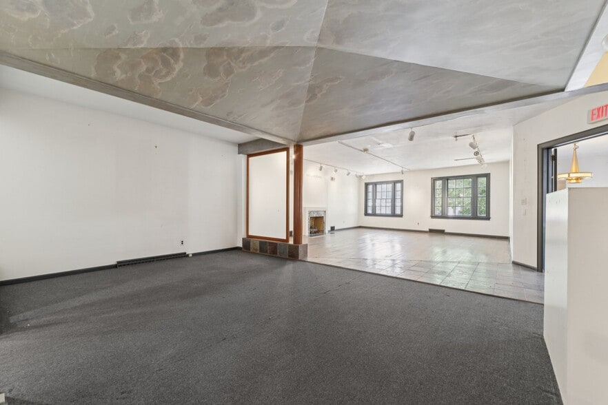 More Photos Of 12610 Larchmere Blvd, Cleveland General Retail For Sale