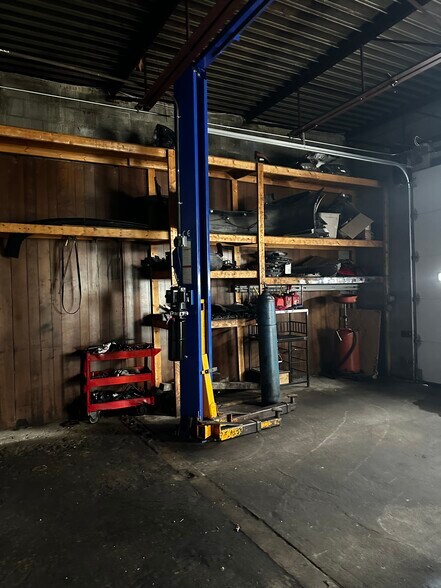 More Photos Of 14150 E 8 Mile Rd, Detroit Auto Repair For Sale