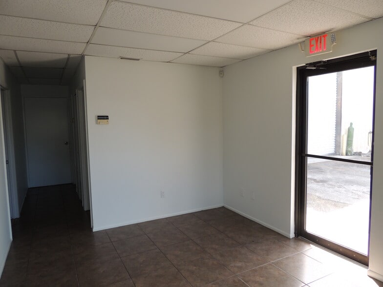 More Photos Of 2311 Whitfield Industrial Way, Sarasota Warehouse For Sale