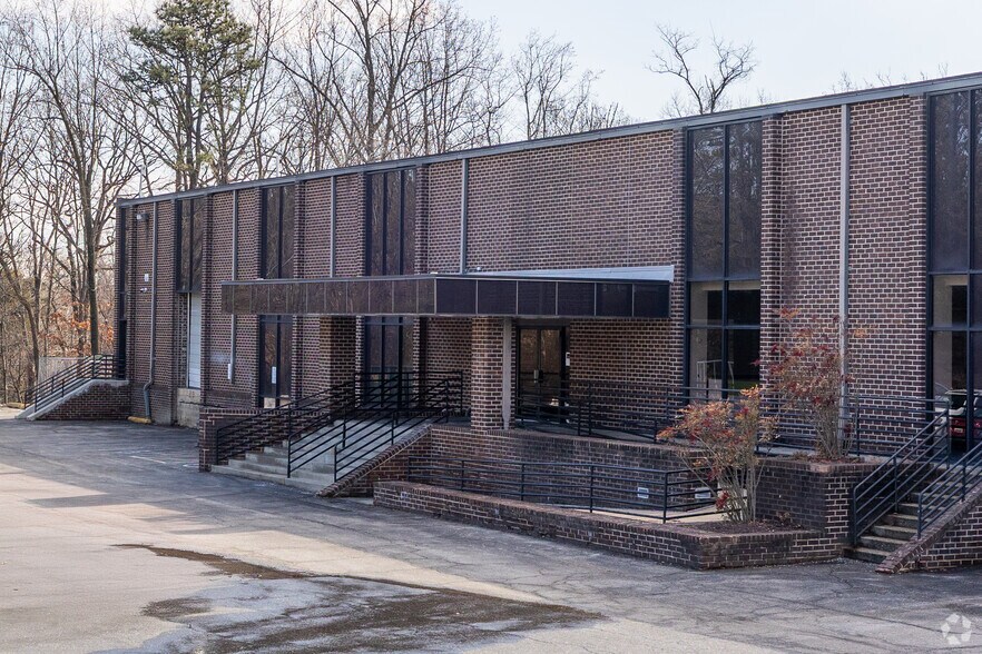 More Photos Of 7235 Standard Dr, Hanover Warehouse For Lease