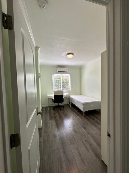 More Photos Of 1161 W 37th Dr, Los Angeles Apartments For Sale
