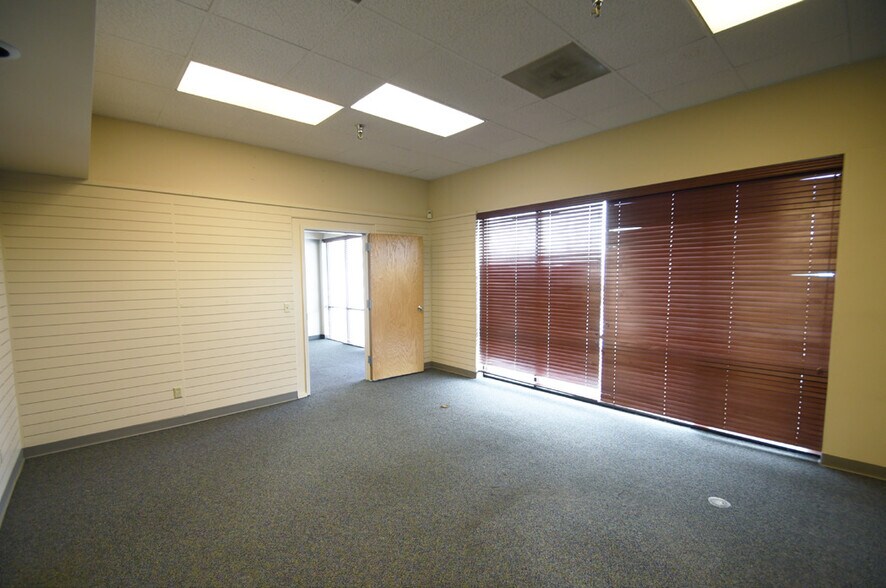 More Photos Of 3105 Broadway, Fargo General Retail For Lease