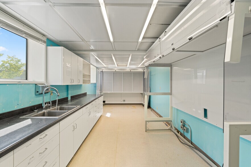 More Photos Of 1388 Antelope Rd, White City Office For Sale