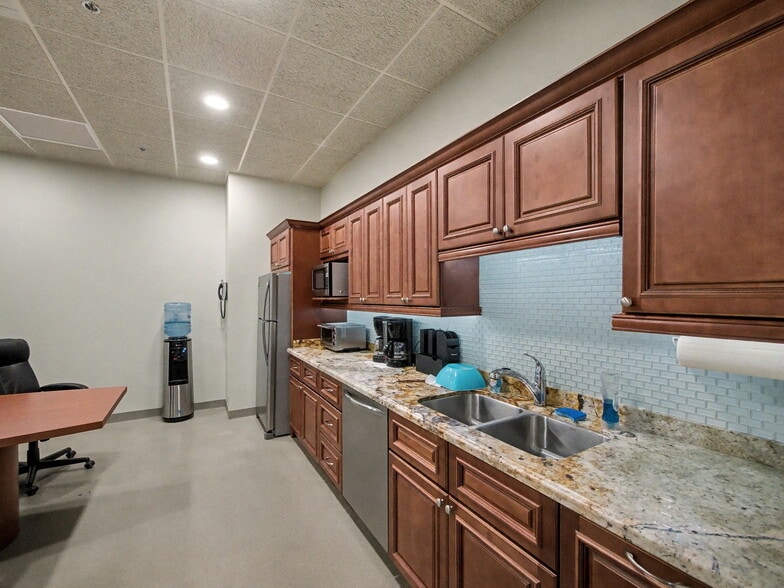 More Photos Of 6861 Garden Rd, Riviera Beach Warehouse For Sale