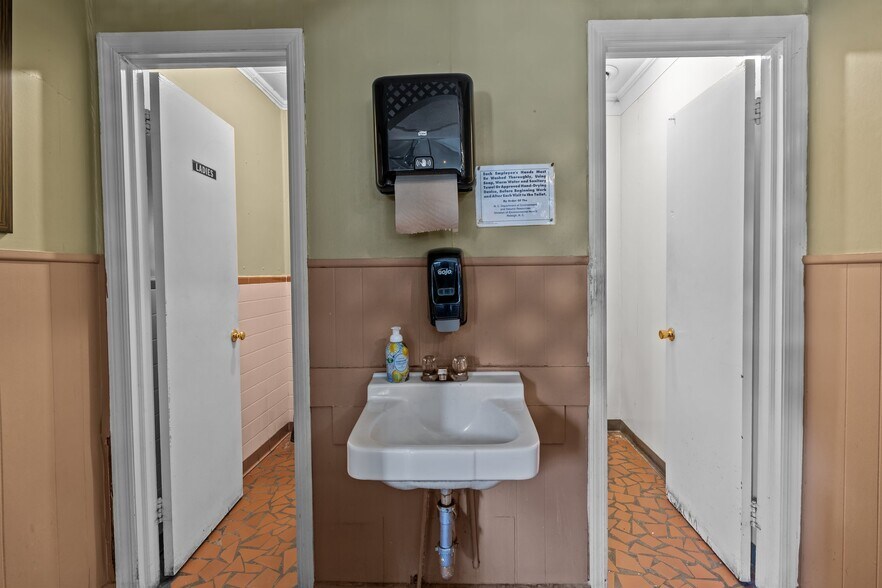 More Photos Of 1128 N Main St, Oakboro Restaurant For Sale