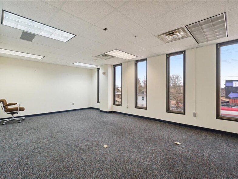 More Photos Of 1100 W Saginaw St, Lansing Medical For Sale