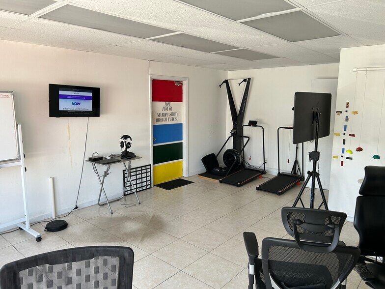 More Photos Of 214 S Military Trl, Deerfield Beach Warehouse For Lease