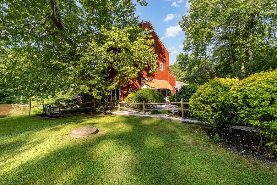 More Photos Of 6908 S Roxbury Mill Rd, Spotsylvania Flex For Sale