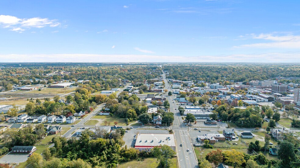 More Photos Of 301-303 N George St, Goldsboro Storefront For Lease