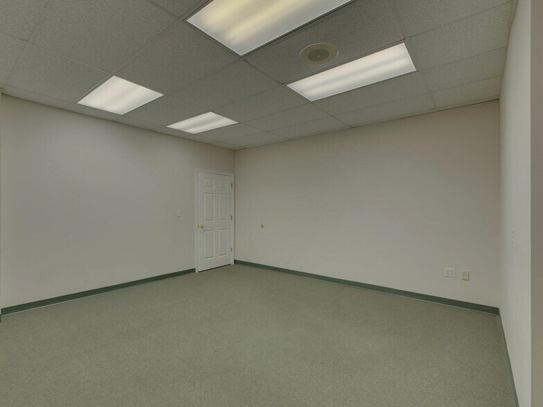 More Photos Of 134 Hurricane Shoals Rd, Lawrenceville Storefront Retail Office For Sale