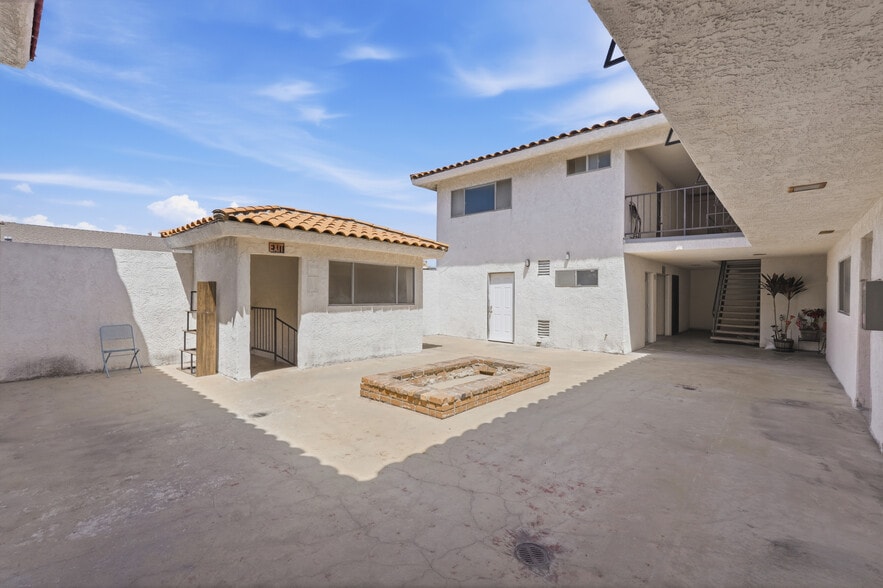 More Photos Of 635 W 15th St, San Pedro Apartments For Sale
