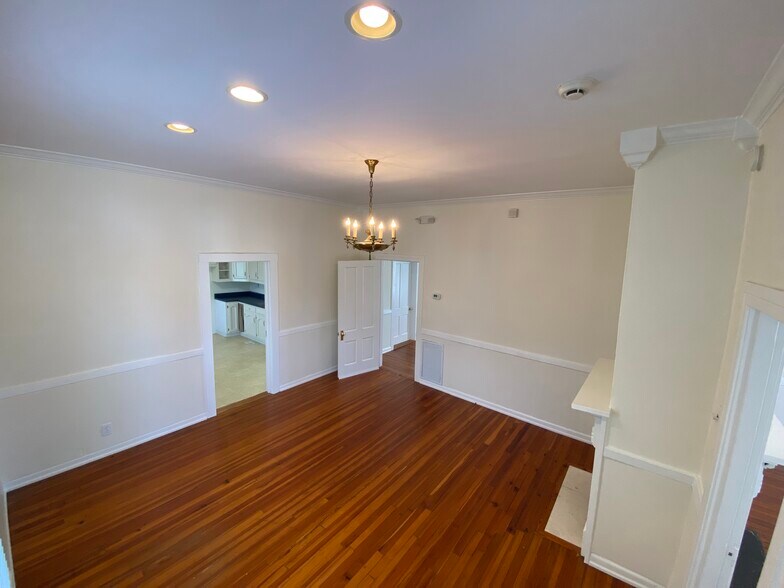 More Photos Of 702 McKinley Ave NE, Huntsville Office Residential For Sale