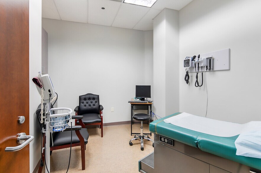 More Photos Of 27555 Ynez Rd, Temecula Medical For Lease