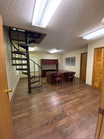 More Photos Of 17320 S Delia Ave, Plainfield Service For Lease