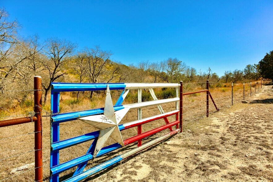 More Photos Of 217 Saddle Wood Trl, Comfort Land For Sale