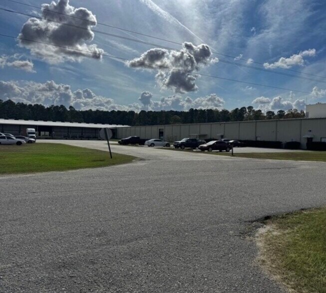 More Photos Of 729 White Oak Dr, Johnsonville Warehouse For Sale