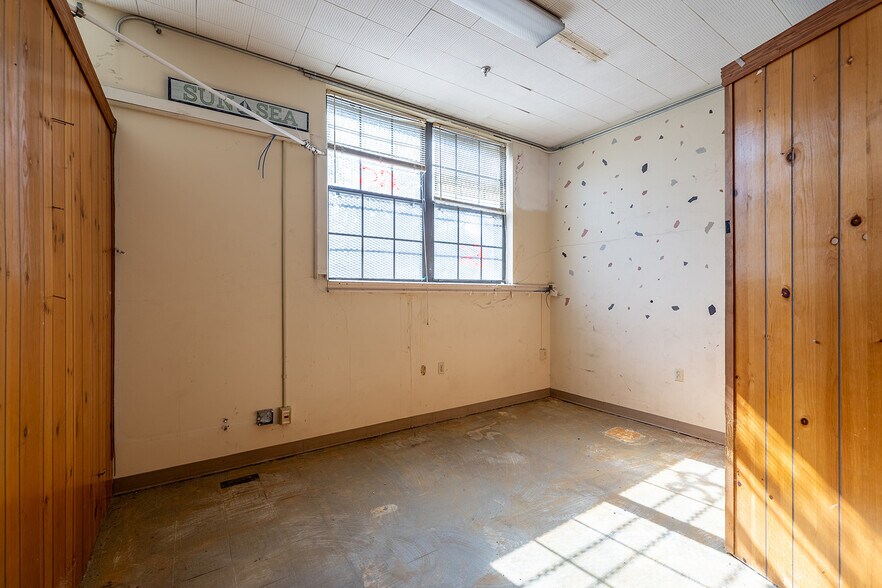 More Photos Of 2127 Hubbard St, Jacksonville Manufacturing For Sale