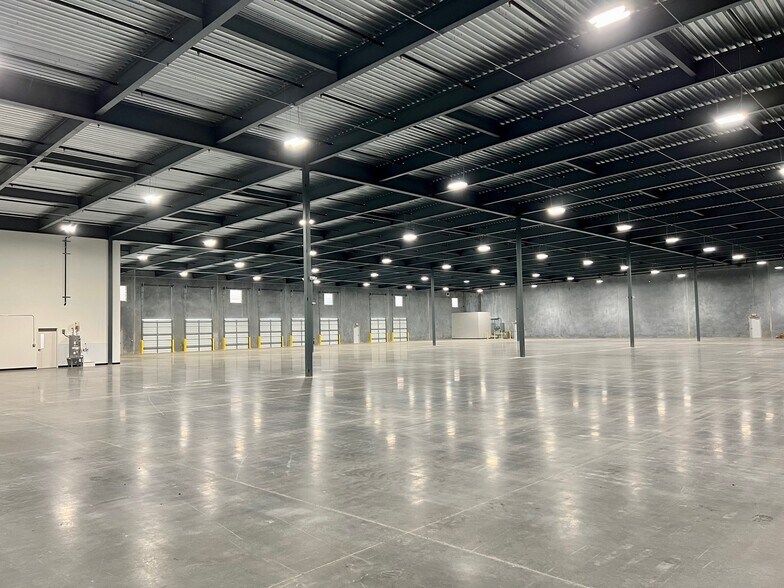 More Photos Of 20821 Clay Center Dr, Katy Distribution For Sale