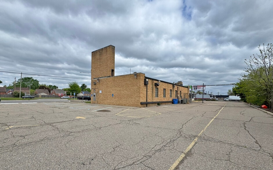 More Photos Of 850 N Telegraph Rd, Dearborn Bank For Sale