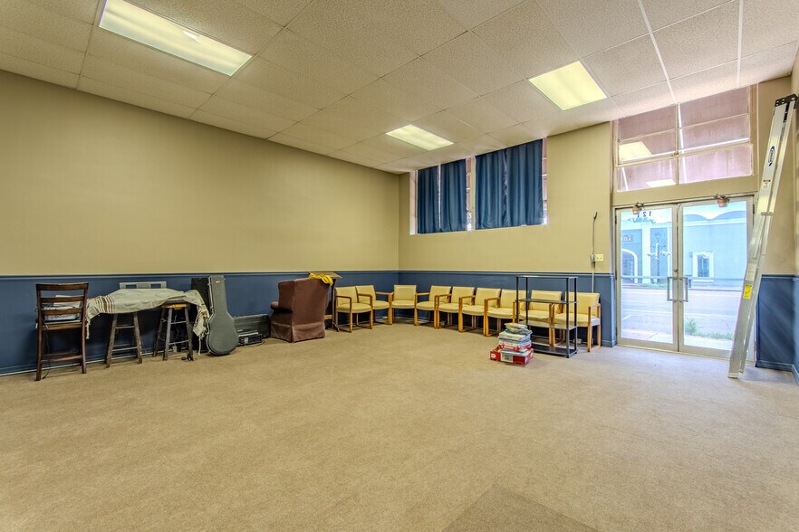 More Photos Of 126 E Main St, Adamsville Storefront For Sale