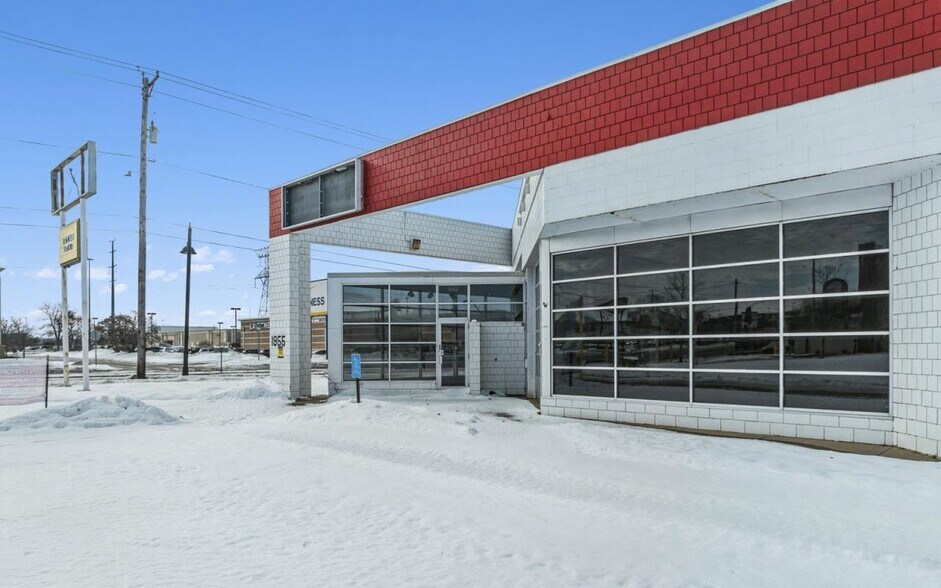 More Photos Of 1955 County Road D E, Maplewood Auto Repair For Sale