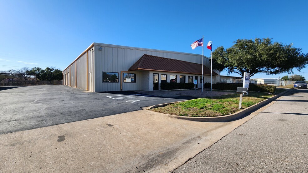 More Photos Of 1304 W Industrial Blvd, Round Rock Light Distribution For Sale
