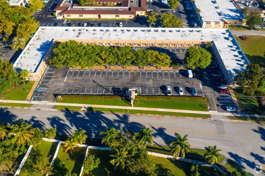 More Photos Of 7421-7497 NW 4th St, Plantation Office For Sale