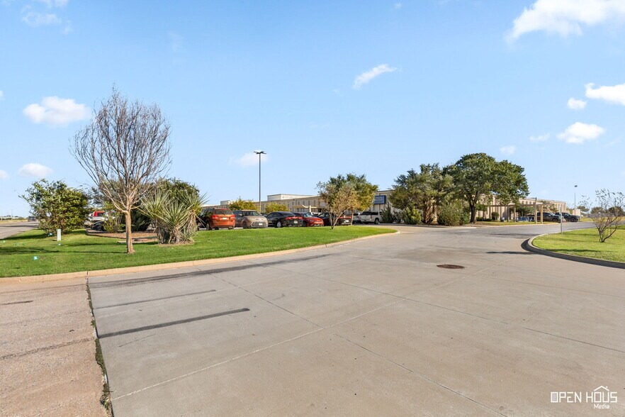 More Photos Of 2813 Central Fwy E, Wichita Falls Industrial For Sale